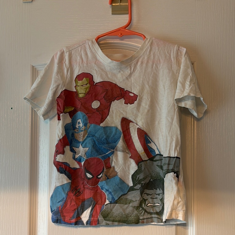 Old Navy Kids Short Sleeve Tee - Marvel Superhero Design Size Small Gently Used - Picture 1 of 5